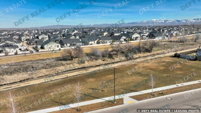 Building Photo - 6240 W Black Butte St