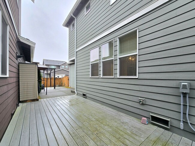 Building Photo - 3 Bedroom Home in Everett Available Now!
