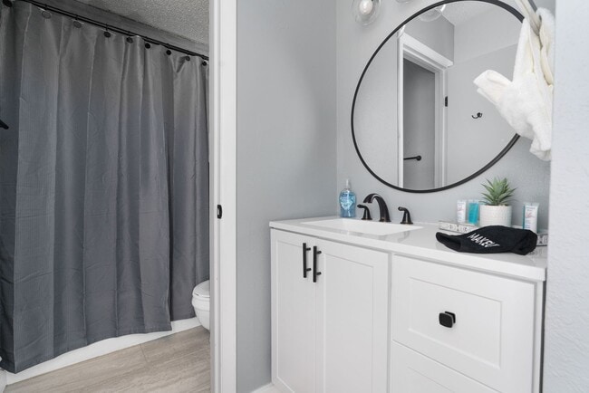 Building Photo - Desoto Courts | Townhome | Furnished