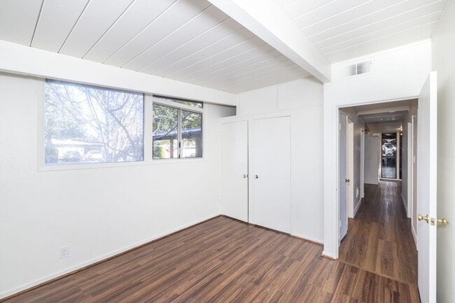 Building Photo - Freshly Updated 3 Bed, 2 Bath Eichler w/ Central Heat & AC!