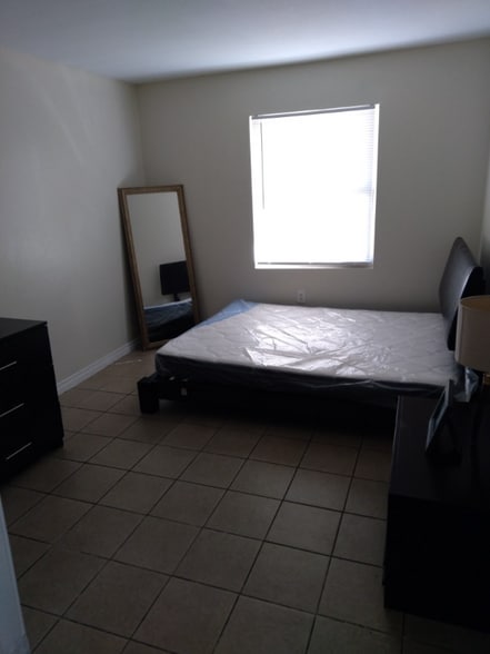 Building Photo - 3300 Garden Oaks Dr