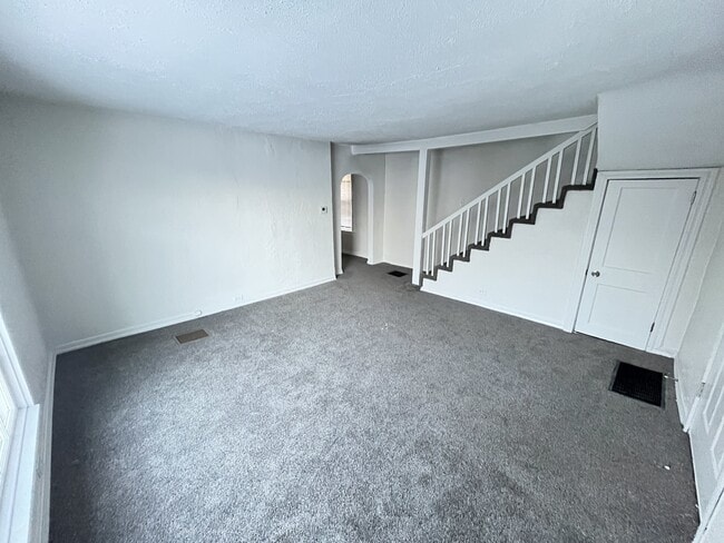 Building Photo - 913 Camp St