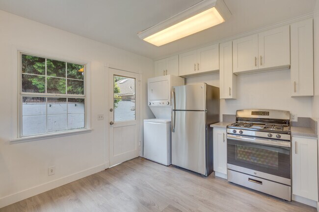 Building Photo - Culver Bungalows