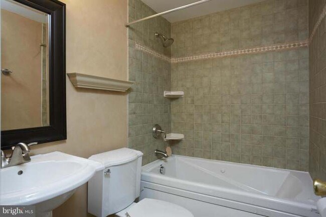 Building Photo - 6157 Green Hollow Ct