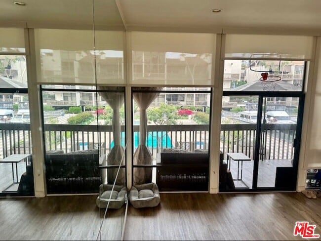 Building Photo - 7217 Marina Pacifica Dr S