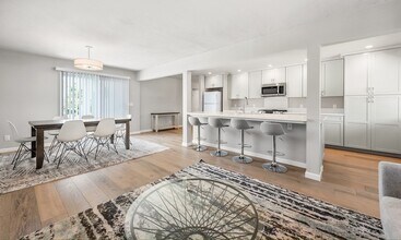 Building Photo - Spacious 3 BD / 2 BA Home with Beautifully...