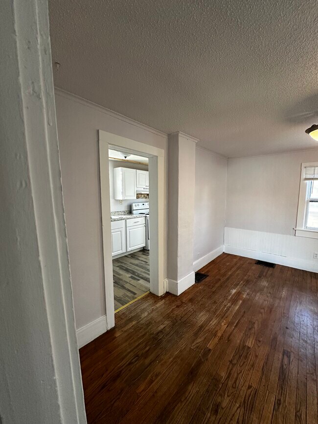 Building Photo - 305 S Western Ave