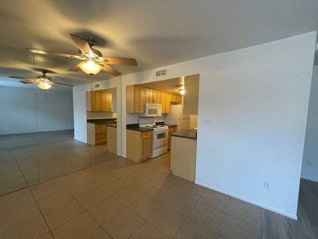 Primary Photo - 2 bdrm 1.5 bath. South Scottsdale (McDowel...