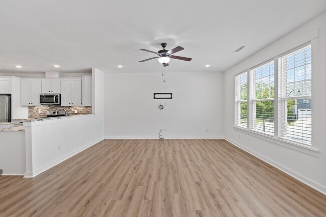 Building Photo - 3 Bedroom Townhome with Rooftop Terrace in Downtown Wake Forest!