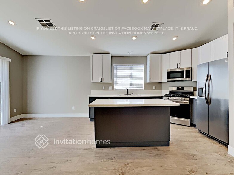 Building Photo - 9600 Sky Hollow Dr