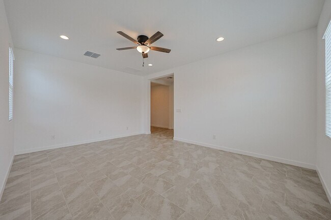 Building Photo - Beautiful 4 Bedroom in Aloravita Community