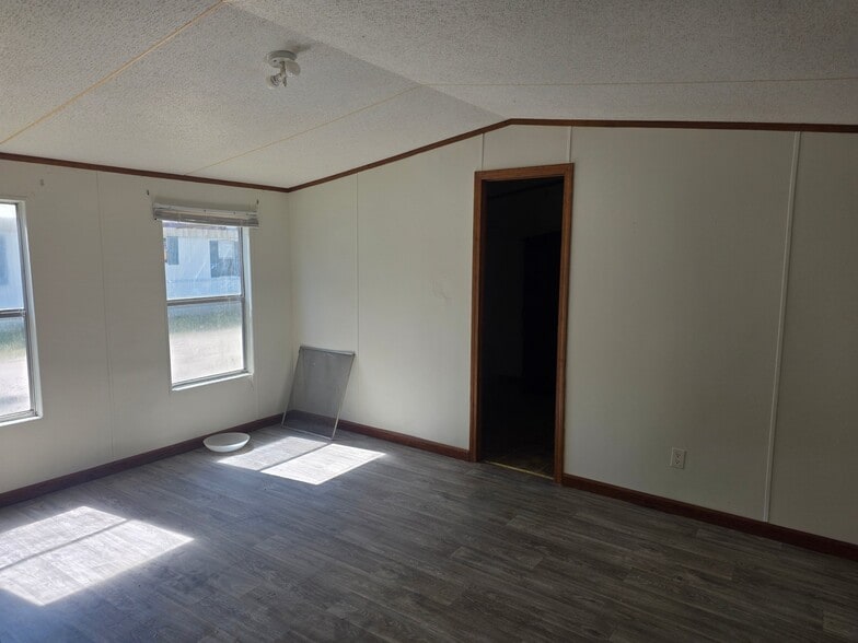 Building Photo - 410 Brown St