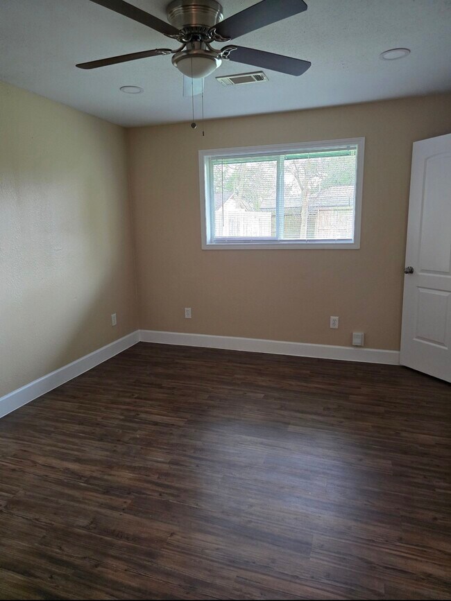 Building Photo - 2023 Barnsley Ln