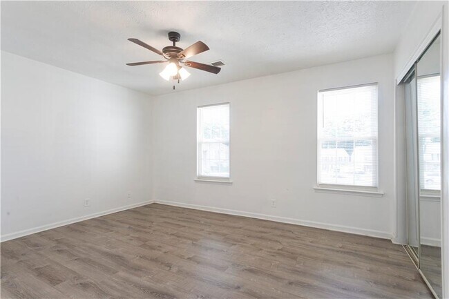 Building Photo - 1585 Springleaf Point SE
