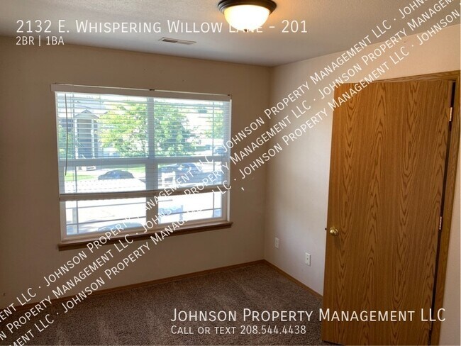 Building Photo - 2132 E Whispering Willow Ln