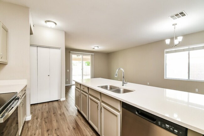 Building Photo - 3974 E Latham Way