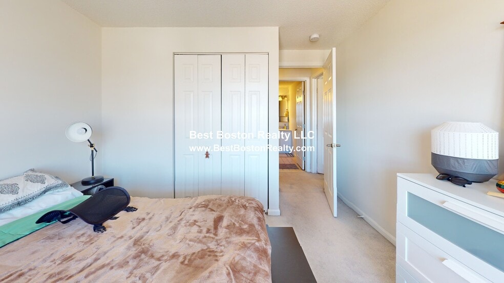 Building Photo - 175 Beacon St