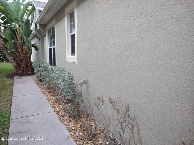 Building Photo - 490 Bismarck Way
