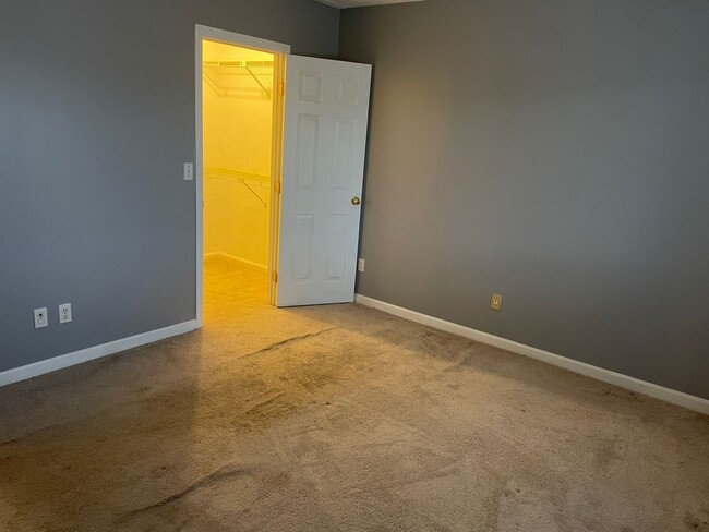 Building Photo - Newly Renovated Condo For Rent in Quaker V...