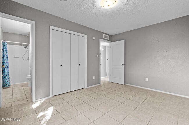 Building Photo - 5712 Longview Dr