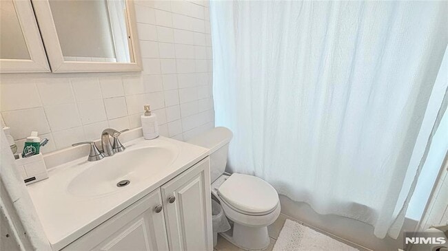 Building Photo - 154 Charlton Ave