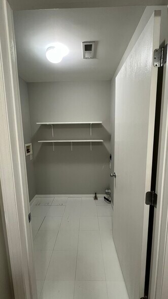 Building Photo - 6076 Georges Park Dr