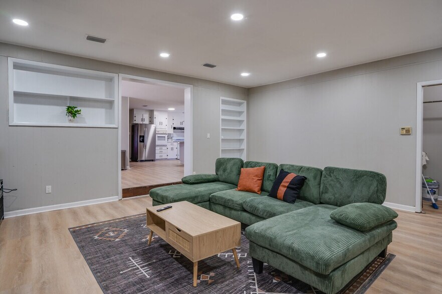 Building Photo - 214 Cactus St