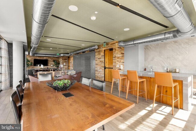 Building Photo - 1300 4th St SE