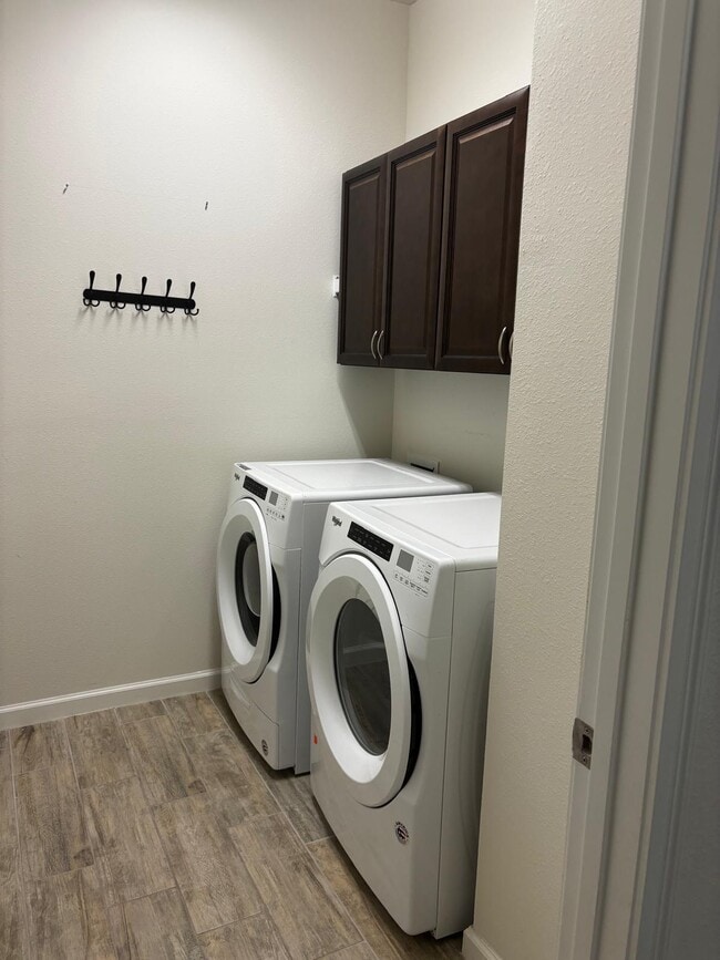 Building Photo - 11532 Cedar Valley Dr