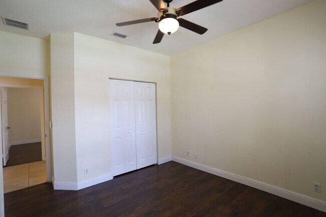 Building Photo - 7458 Via Luria