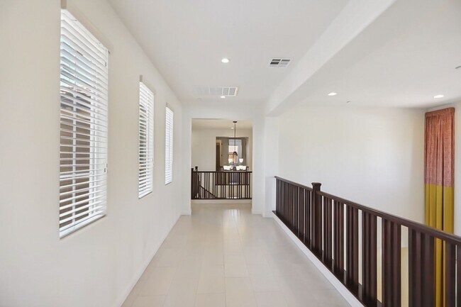 Building Photo - Stunning 5 Bed, 4 Full Baths And 2 Half Ba...