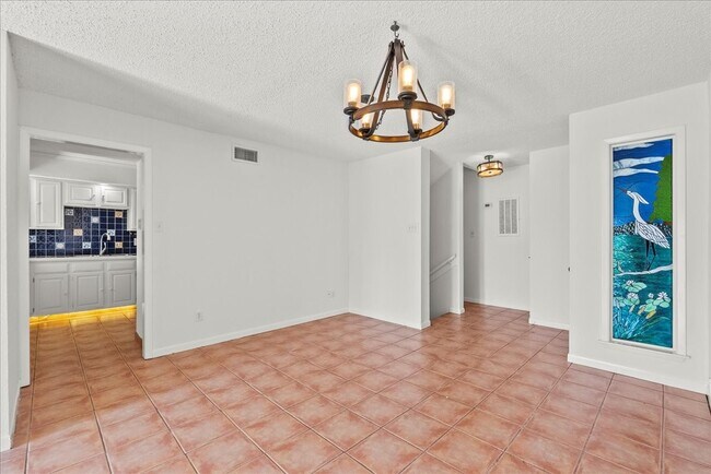 Building Photo - 17 Antilles Ln