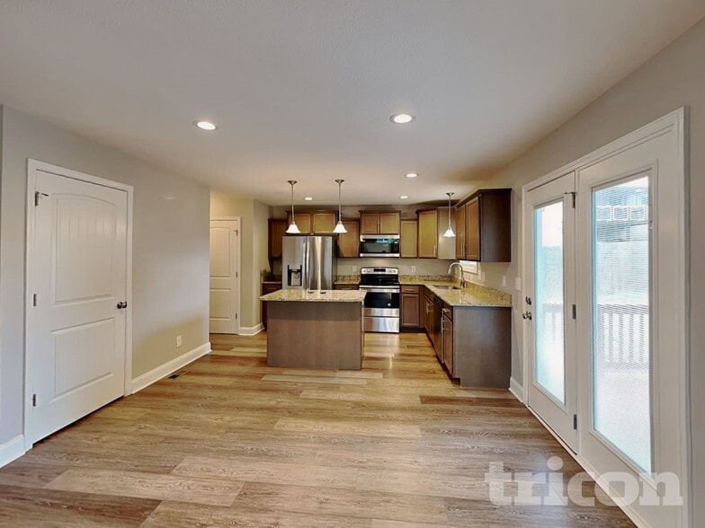 Building Photo - 204 Bonnell Dr