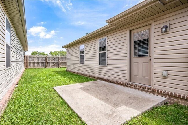 Building Photo - 4002 S W Capstone Ave