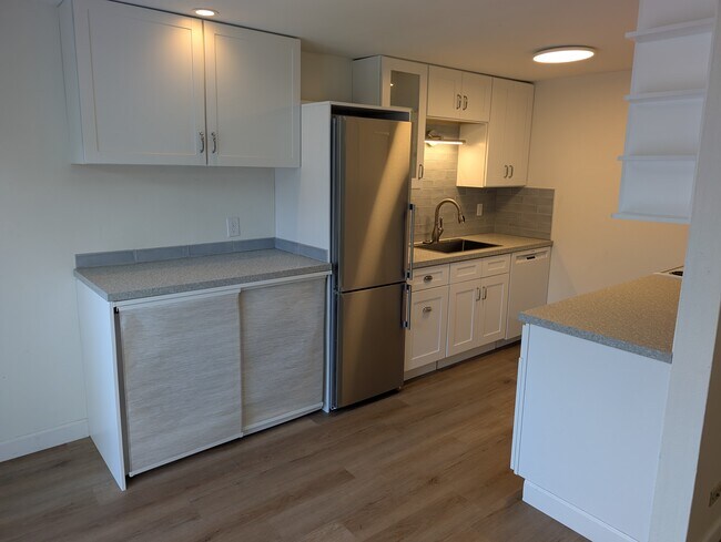 Building Photo - 5028 SE Hawthorne Blvd