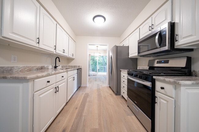 Building Photo - 14200 Elgin Ct