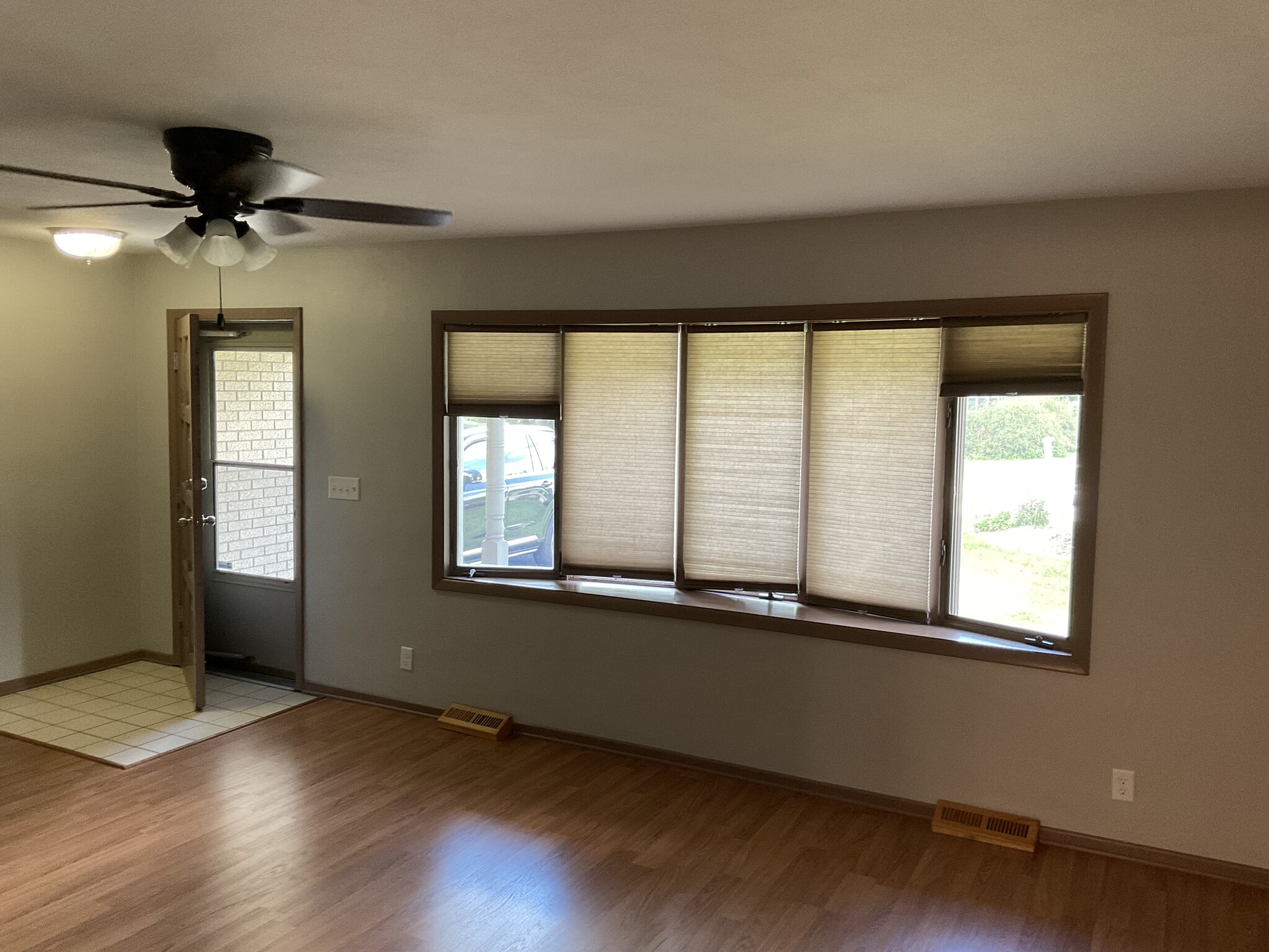 Living Room - 419 Peachtree Cir