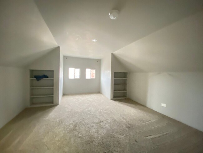 Building Photo - 2240 White Oak Ave