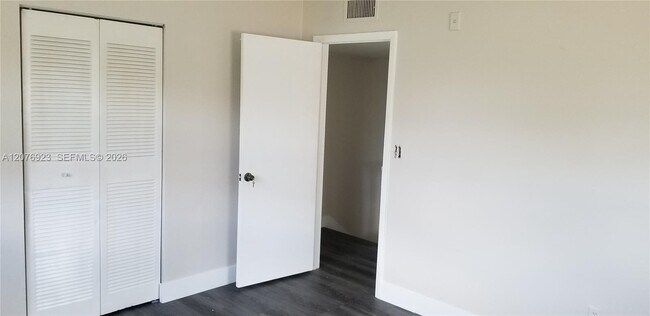 Building Photo - 8550 SW 109th Ave