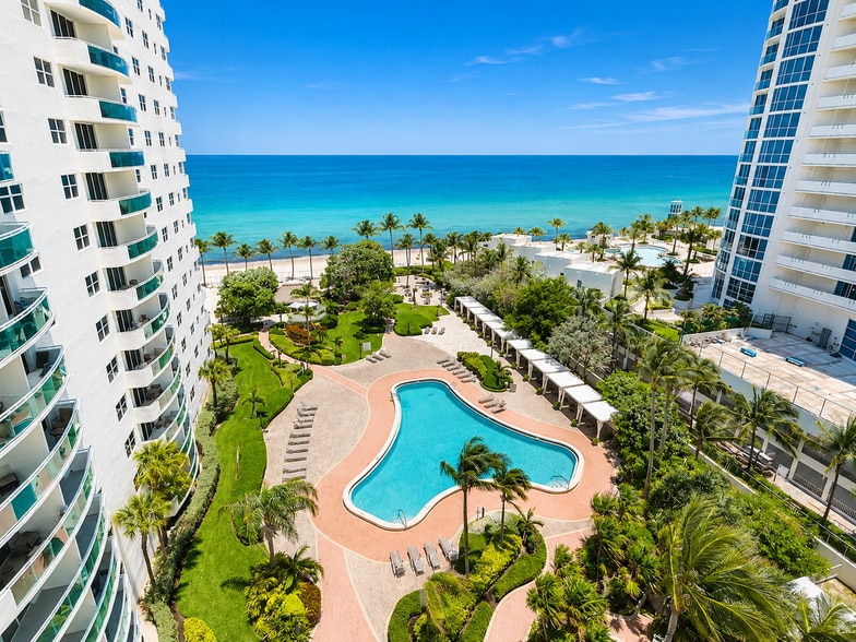 Building Photo - 3000 S Ocean Dr