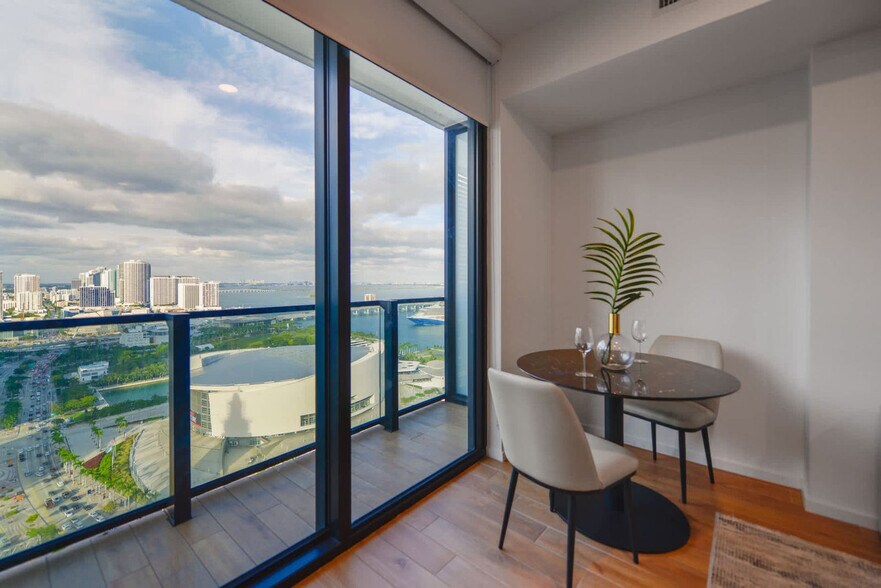 Building Photo - 398 NE 5th St