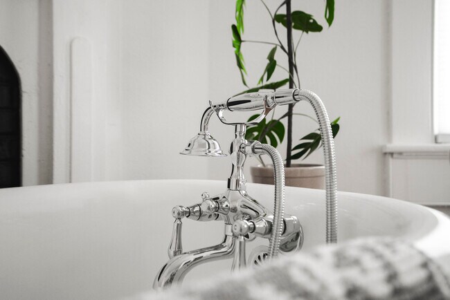 Building Photo - 227 Kershaw St NE