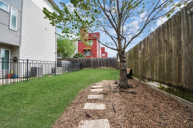 Building Photo - 310 Eado Park Cir