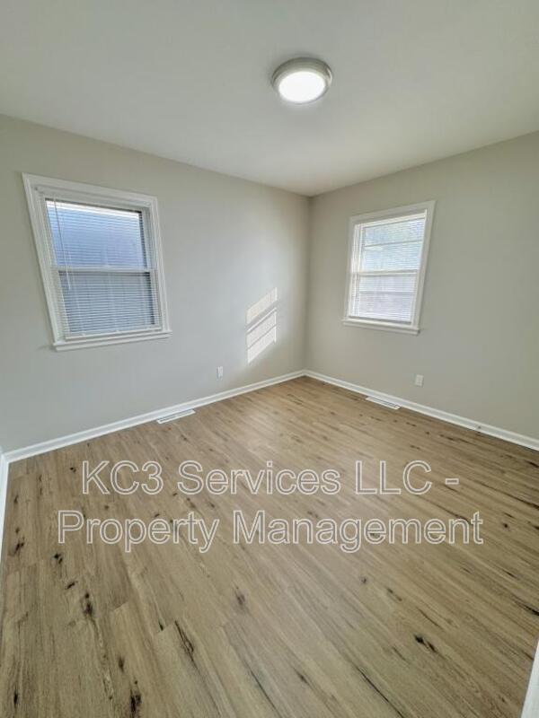 Building Photo - 5938 E 136th St