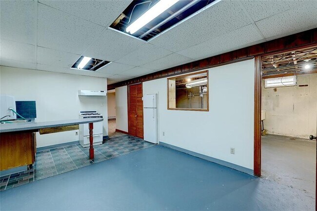 Building Photo - 157 Sandringham Ave