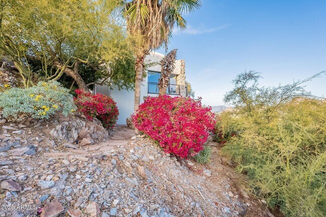 Building Photo - 7044 N Hillside Dr