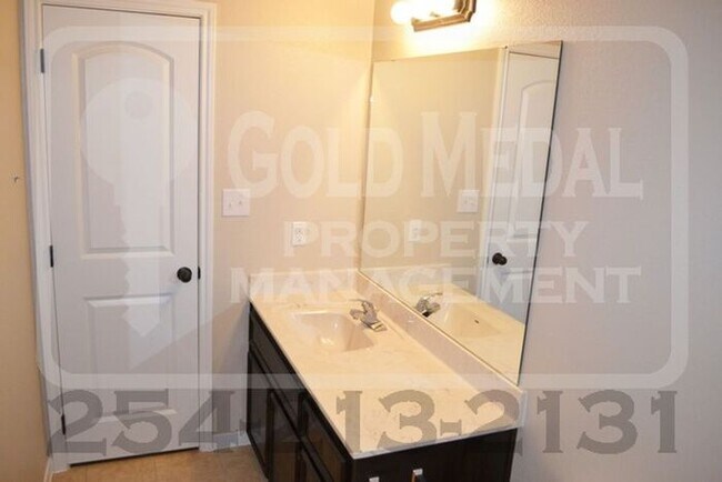 Building Photo - 1104 Grace Point Dr
