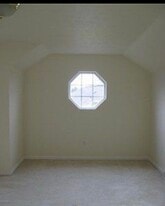 Building Photo - 90 Nicholas drive