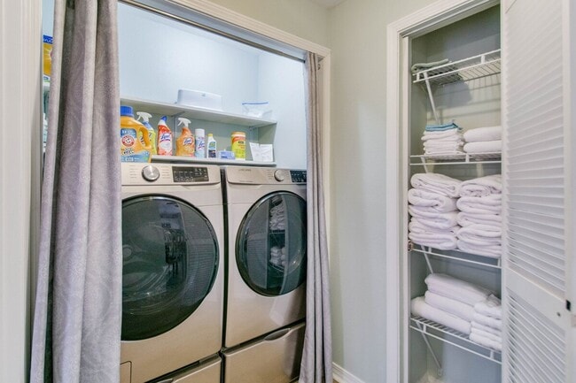 Building Photo - 5499 Medina Rd