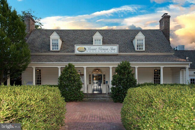 Building Photo - 8815 Surrey Ct